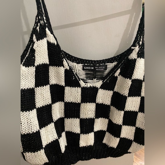 Checkered black and white knit crop top - Picture 2 of 4